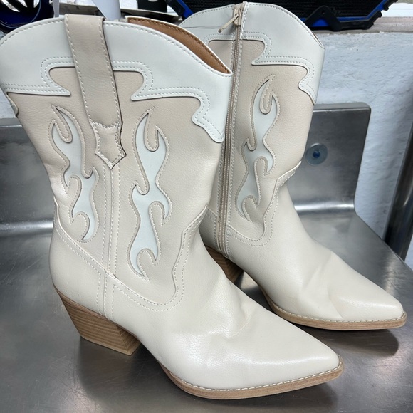 UNIVERSAL THREAD Women's Western Leather Boots - Cream - Size 9 - Picture 2 of 7